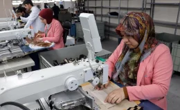 Ağrı’da kurulan fabrikada üretilen kadın çantaları ihraç ediliyor