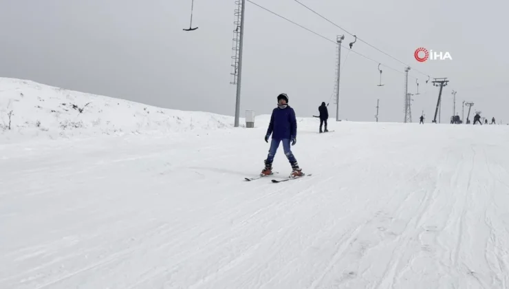 Küpkıran Kayak Merkezi kayak severlerle doldu