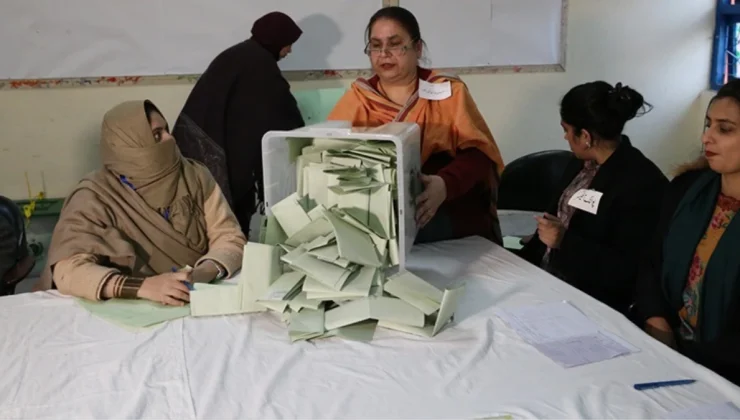 Pakistan Seçim Komisyonu Başkanı: Seçim sonuçları en kısa sürede açıklanacak
