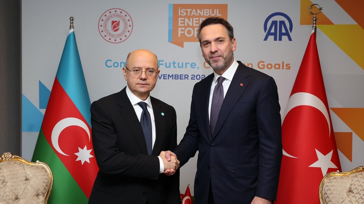 Alparslan Bayraktar, İstanbul Energy Forum’da Azerbaycan Enerji Bakanı Şahbazov ile görüştü