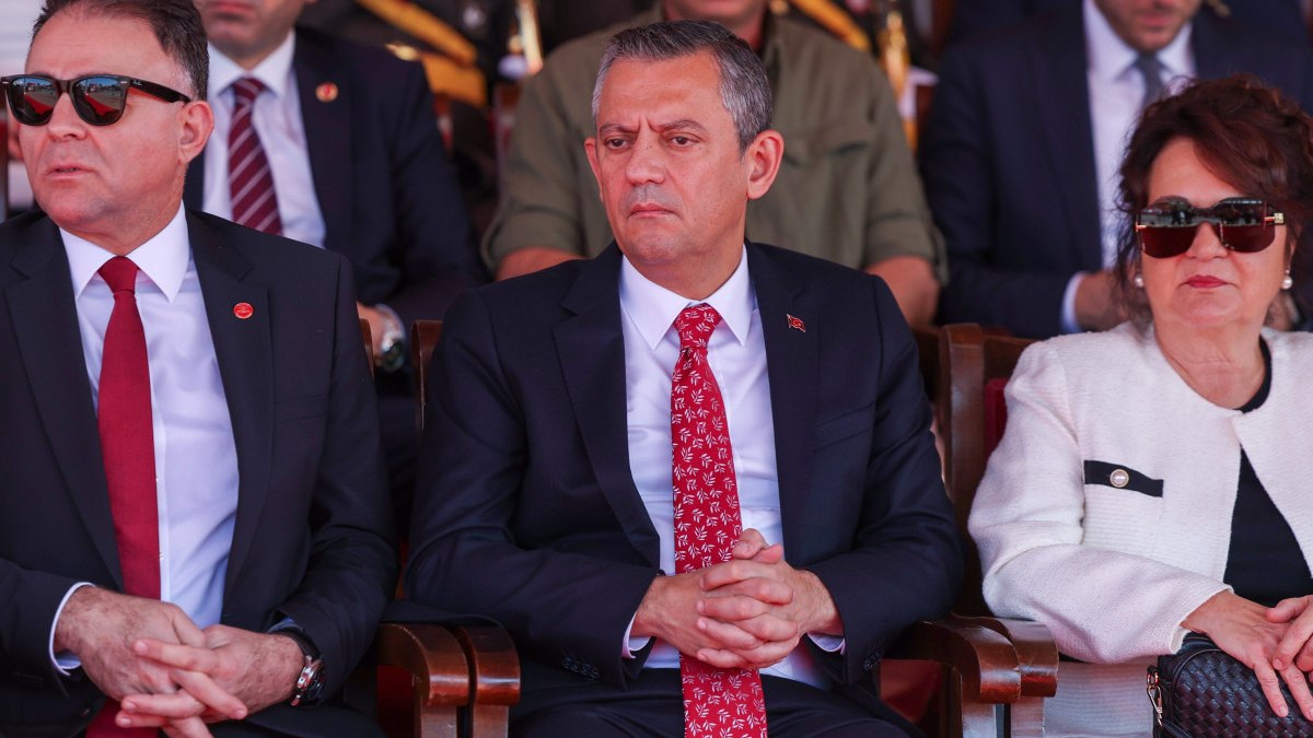 Özgür Özel, KKTC’nin 41’inci kuruluş yıl dönümü kutlamaları için Lefkoşa’da