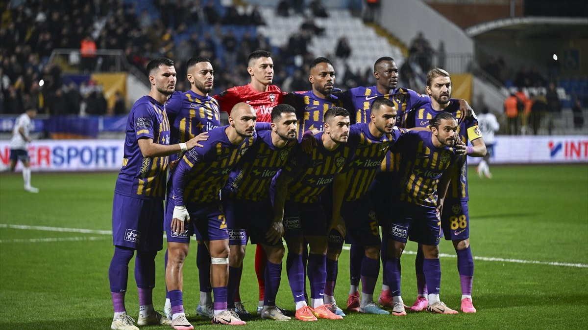 Eyüpspor’dan açıklama: Ahmed Kutucu ve Berke Özer’in bonservisi 10 milyon euro