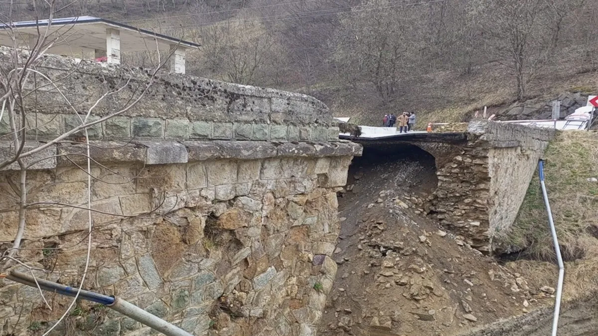 TrabzonMaçka’da heyelan: Köprü çöktü